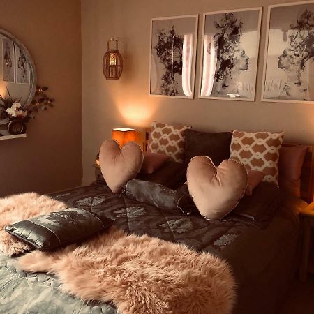 Ferienwohnung Bienvenue Au Petit Bonheur Honfleur Exterior foto